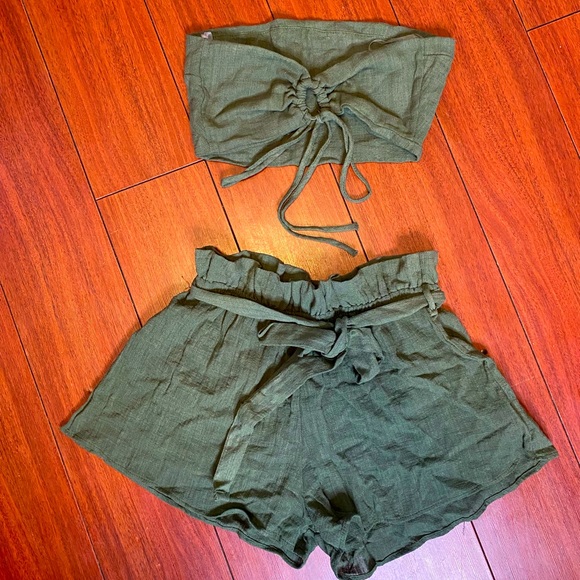 Crop Top Flare Shorts Set - Picture 2 of 4